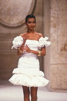 80s Runway Fashion, Fashion 1950, 90s Runway Fashion, Runway Fashion Couture, Vintage Runway, Christian Dior Haute Couture, Dior Haute Couture, School Fashion