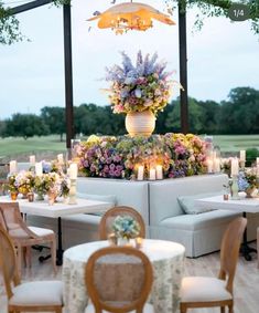 Wedding Decor Garden, Hood Wedding, Floral Decor Wedding, Tented Wedding Reception, Tablescapes Wedding, Table Centerpieces Wedding, Outdoor Wedding Decor, Table Decorations Wedding, Tall Wedding Centerpieces