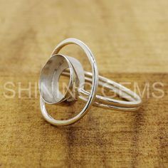 925 sterling silver designer adjustable ring collet 10 mm round cut/cab stone blank bases bezel set ring metal casting for ring setting You will receive only 1 piece You can buy loose gemstones by clicking below link:- https://www.etsy.com/shop/shininggems?search_query=round+10+mm+loose+stone We will provide to 100% handmade products. We offer different designer blank setting ring in different gemstone sizes. We can supply findings and accessories to make jewelry. As manufacturer of Pure Gold, 9 Bezel Set Ring Handmade, Unique Stone Setting, Bezel Set Pendant, Silver Ring With Stone, Metal Jewelry Handmade, Stone Settings Jewelry, Silversmithing Jewelry, Bezel Jewelry, Metal Jewelry Making