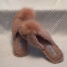 Jessica Simpson Pink Flip Flop Slippers. New, Never Worn. Size M (7-8) Super Soft Spring Slippers With Round Toe, Comfy Flat Slippers For Spring, Pink Flip Flops, Flip Flop Slippers, Jessica Simpson Shoes, Jessica Simpson, Flip Flop, Flip Flops, Slippers