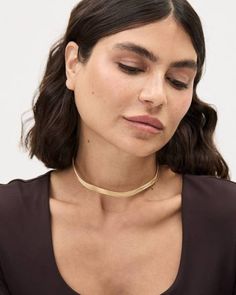 Simple et élégant, ce collier court doré doté de six chaînes identiques saura assurément se démarquer. - Longueur ajustable - Fermoir mousqueton Gold-tone Curb Chain Necklace For Formal Occasions, Gold Tarnish Resistant Choker, Gold Tarnish-resistant Chain Choker Necklace, 14k Gold-filled Yellow Gold Chain Choker Necklace, Luxury Gold-tone Tarnish Resistant Chain Necklace, Yoga Jeans, Women's Shoes Accessories, Golden Necklace, Maternity Shops