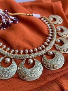 Gorgeous hasli style Rajasthani meenakari choker with kundan stones and matching earrings and tikka is the classiest piece of jewelry! This set is beautifully hand crafted and is very lightweight and versatile to wear! Festive Round Kundan Necklace In Metal, Kundan Temple Necklace For Eid, Festive Round Kundan Metal Necklace, Festive Metal Kundan Necklace, Eid Meenakari Kundan Temple Necklace, Metal Meenakari Chandbali Jewelry, Meenakari Metal Chandbali Jewelry, Temple Jewelry Meenakari Choker Set, Festive Metal Kundan Necklace With Intricate Design