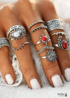 Boho Silver Rings Set Ruby Miracle - Jewelry Outfits With Silver Jewelry, Jenner Outfits Kylie, Boho Silver Rings, Silver Rings Set, Beach Jewelry Boho, Gold Inspiration, Midi Ring Set, Stackable Ring Sets, Ring Sets Boho