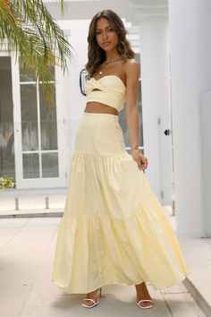 Strapless Yellow Crop Top For Spring, Maxi Rok, Strapless Crop Top, Trendy Fashion Outfits, Off Shoulder Top, Skirt Sets, Top And Skirt, Summer Festival, Off Shoulder Tops