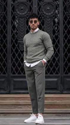 Office Old Money, Sweater Outfits Men, Smart Casual Menswear, Mens Business Casual Outfits, Herren Style, Old Money Fashion