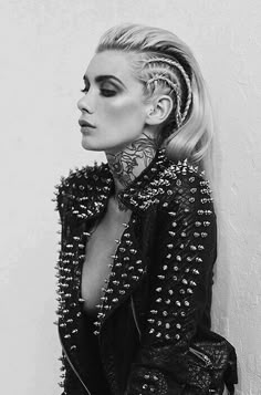 Stil Rock, Faux Hawk Braid, Goth Princess, Mode Editorials, Viking Hair, Studded Leather Jacket, Editorial Hair, Ombré Hair, Cooler Look