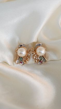 * Earring Material: Pearl, Emerald, Ruby, Sapphire, 14K Yellow Gold * Earring Dimensions: 0.75x0.5 Inch * Stone Weight & sizes: Pearl - 8-8.1MM, Emerald - 0.02ct, Sapphire -0.03ct, Ruby-0.03ct * Overall weight: 7.6g * Earring material: 14k yellow gold, Omega Post Lever Back Vintage Pearl, Colored Gems, Ruby Sapphire, Vintage Pearls, Hyde Park, Yellow Gold Earring, Gold Earring, Cluster Ring, Tri Color