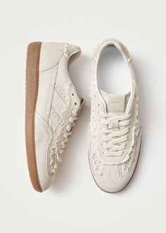 Tb.490 Crochet Cream Leather Sneakers | ALOHAS Modern Haken, Delicate Crochet, Shoe Wishlist, Shoe Inspo, Swag Shoes, Samoa, Suede Sneakers, Dream Shoes, Pretty Shoes