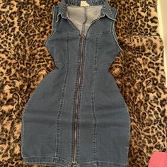 Super cute and flattering denim zip up dress Zip Up Dress, 15 Dresses, Zip Ups, Women's Dress, Super Cute, Women Accessories, Womens Dresses, Outfit Accessories, Dresses