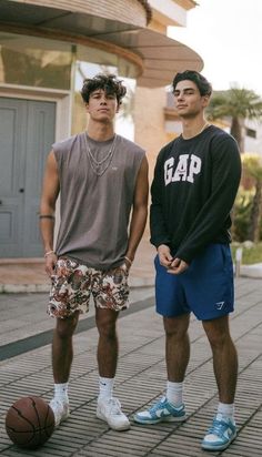 Outfits For Men Casual Summer, Frat Boy Outfit, Casual Athletic Outfits, Outfits For Men Casual, Frat Party Outfit, Tim Schaecker, Outfit Ideas Casual Summer, Casual Outfits For Men, Jacob Rott