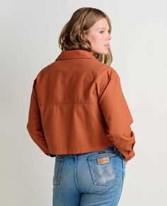 There’s not much better than the perfect summer layer. This jacket is made from lightweight cotton canvas complete with oversized pockets (with side entry), a cinchable bottom hem and an ever-so-slightly boxy drape. Not today, cold. Summer Layers, Oversized Pockets, Paper Sleeves, Safari Jacket, Poly Bags, Box Pleats, Womens Size Chart, Toad, Free Bag