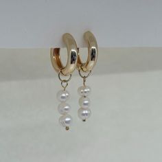 Beautiful earrings with freshwater pearls. The golden creoles add to her elegant look and the earrings go perfectly with an elegant outfit, but can also be worn every day. What makes our jewelry special? 🌊 The high-quality, gold-plated stainless steel makes the jewelry waterproof ✨ No discoloration, no green edges 🌿 Allergy-friendly 🫀 each piece of jewelry is selected with love and lovingly packaged 🤍 we do good! We donate part of our income to charitable causes and projects. We will keep yo Birthday Jewelry, Allergy Friendly, Jewelry Gold, Elegant Outfit, High Quality Jewelry, Earrings Gold, Do Good, Beautiful Earrings, Allergies