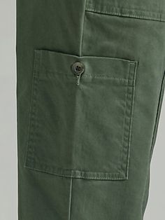 For the woman on the go, there's nothing like a utility pant to keep you moving throughout your day. These mid-rise, straight leg pants come with pockets throughout to hold anything that you may need, whether you're traveling the world or just running errands. Made from a soft cotton blend with just a hint of stretch, they keep things comfortable no matter how much you're moving. Straight Pants Women, Cute Bottoms, Pants Women Fashion, Womens Khakis, Petite Pants, Utility Pants, Traveling The World, Petite Women, Pants Women