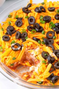 A close-up of a 4-layer fiesta dip with vibrant layers of salsa, sour cream, shredded cheddar cheese, black olives, and green onions, ready to be served with tortilla chips. Mexican Dip Recipes, Fiesta Dip, 7 Layer Dip Recipe, Seasoned Sour Cream, Layered Dip, Layered Dip Recipes, Layered Bean Dip, 7 Layer Dip, Homemade Refried Beans