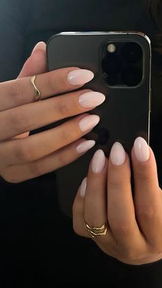 Winter Minimal Nails, Sns Almond Nails, Simple Clean Nails, Milky Nails, Plain Nails, Smink Inspiration, Basic Nails, Girly Acrylic Nails, Makijaż Smokey Eye