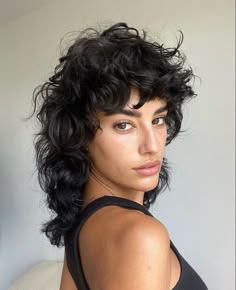 Shullet Hairstyles Curly, Curly Hair Mullet Woman, Curly Shag Mullet, Shag Bob With Bangs, Shag Mullet Curly Hair, Shag Mullet Haircut, Shullet Hairstyles, Long Curly Mullet, Trendy Haircuts With Bangs