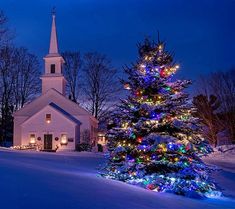 Natal Country, New England Christmas, Christmas In The Country, Lights Outside, Christmas Lights Outside, World Landscape, Old Country Churches, Country Churches, Jesus Today