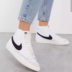 Brand New Womens/Mens Nike Blazer Mids In Perfect Condition. Only Worn Once! Size Mens 6.5 Fit As A Womens 8. Nike Blazer Mid 77 Outfit Woman, Blazer Mid 77 Outfit, Nike Blazer Outfit, Nike Blazer Mid 77 Outfit, Nike Blazers, Sneaker Outfits, Sneakers Fashion Outfits, Nike Blazer Mid 77