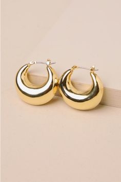 The options for styling the Lulus Timeless Darling Gold Puffy Hoop Earrings are practically endless! Shiny, gold-toned metal shapes these essential earrings that have a rounded, puffy silhouette and a smooth surface with a chic faceted edge, all for a finishing touch you'll find yourself reaching for again and again! Clicker clasps. 1. 25" in diameter. 100% Brass. Imported. Lulus | Timeless Darling Gold Puffy Hoop Earrings. Small Gold Hoops, Casual Wedding Dress, Jewelry Lookbook, Accessories Jewelry Earrings, Gold Hoops, Again And Again, Gold Tone Metal, Hinges, Gold Earrings