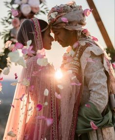 Varmala Pose Indian Weddings, Indian Wedding Shots Photography, Bride And Groom Couple Poses, Bride And Groom Photoshoot Poses, Wedding Poses For Bride And Groom Indian, Bridal Shoot Indian, Shadi Aesthetic, Indian Wedding Pictures, Bride Groom Photoshoot