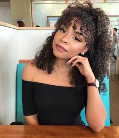 Inspiração: 20 ideias de penteados para cabelos cacheados - Crescendo aos Poucos Cute Curly Hairstyles, Curly Hair Styles Easy, Penteado Cabelo Curto, Long Curly Hair, Natural Curls, Curly Hairstyle, Curly Hair Styles Naturally, Hair Looks, Hair Trends