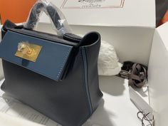 Mini2424 in stock, size 21, just the right size, trendy and practical High-end Blue Tote Box Bag, High-end Blue Box Bag For Daily Use, High-end Blue Box Bag For Shopping, Luxury Blue Box Bag For Errands, High-end Blue Box Bag For Everyday Use, High-end Blue Box Bag With Detachable Handle, High-end Blue Top Handle Box Bag, High-end Blue Bag With Double Handle, High-end Blue Tote Shoulder Bag