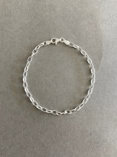 Sterling Silver Romy  Chain Bracelet - Sterling Silver ★ Quantity : One Piece ★ Color : Silver ★ Materials : Sterling Silver ★ Width : 3.5mm ★ Length : 7.5 inches  ★ Suitable for delicate and sensitive skins. ★ All purchases come in a small gift box perfect for gift giving. Multiple items will be boxed together. If you need extra boxes for gifting....just let us know! Minimalist Charm Bracelet With Round Chain, Silver Oval Chain Bracelet For Everyday, Everyday Oval Metal Chain Bracelet, Everyday Oval Chain Bracelet, Sterling Silver Round Bracelet With Chain For Everyday, Everyday Round Silver Chain Bracelet, Silver Chain Bracelet For Everyday, Everyday Silver Chain Bracelet, Etsy Jewellery