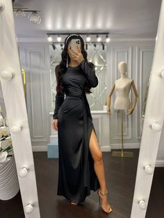 Dinner Dance Dresses, Parties To Host, High Neck Bridesmaid Dresses, Arabic Woman, Long Sleeve Dress Winter, Rich Girl Outfits, Tight Prom Dresses, Silk Party Dress, Bridesmaid Dresses Satin