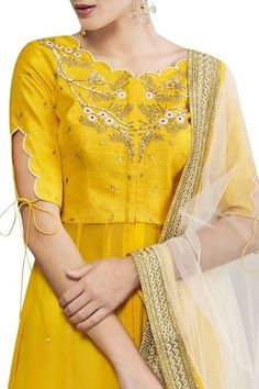 Yellow White Anarkali Suits, Sharara Sleeves Design, Kurta Hand Design, Sleeves Design For Kurta, Kurta Hand Designs Women, Kurta Sleeve Design, Kurta Sleeves Design, Asymmetric Kurta