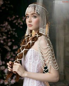 Pearl Wig, Cleopatra Headpiece, Pearl Headdress, Goddess Painting, Beaded Headpiece, Mode Kimono, Wedding Headpieces, Face Jewellery, Crystal Headpiece