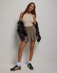 Pleated Skirt Outfit Fall, Plaid Pleated Skirt Outfit, Pleated Plaid Skirt, Skirt Outfit Fall, Skort Outfit, Knit Plaid, Plaid Skirt Outfit, Plaid Skort, Pleated Skirt Outfit