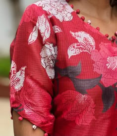 Designs For Tops For Women, Top Neck Design Patterns, Kurta Sleeves Design Women, Different Neck Styles For Kurtis, Elbow Sleeves Design For Kurtis, Cotton Kurti Neck Designs, Piping Neck Design, Organza Kurti Designs Latest, Neck Design For Kurtis