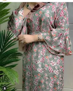 Edgy Fashion Outfits, Moslem Fashion, Mode Turban, Classy Outfits For Women, Fancy Kurti, Old Fashion Dresses, Fashion Sketches Dresses