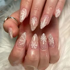 Clear Nails With Snowflakes, Christmas Snowflake Nail Designs, Snow Winter Nails, Christmas Nails Clear, Winter Snow Nails, Christmas Nails Snow, Snow Nails Winter, Winter Nails Snow, Snow Nail Art