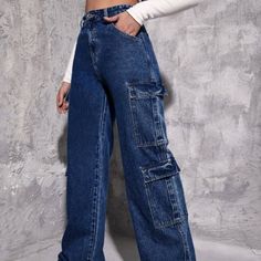 Elevate Your Style With These High Waisted Straight Leg Cargo Jeans. Dark Wash Colour Street Fits, Womens Fashion Jeans, Jeans Cargo, Denim Patterns, Work Wear Women, Women Cargos, Straight Leg Trousers, Cargo Jeans, Type Of Pants