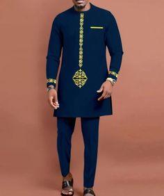 Camisa masculina africana Dolapo/roupas masculinas africanas/terno de casamento/Dashiki/terno de noivo/conjunto de baile masculino/roupa de padrinhos/presente para ele/estilo masculino tendência - Etsy Portugal Africa Wear For Men Wedding, New Fashion Dress Man, Senator Clothes For Men, Mens Outfits Senator, Men Senator Wear Styles, Native Clothes For Men Nigeria, Senators Designs For Men, Fashion Designer For Men, Africa Mens Fashion African Style