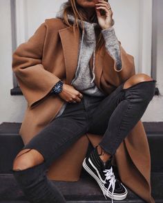 Coat Outfit, Meryl Streep, Coat Outfits, Mode Inspo, Winter Mode, Casual Winter Outfits, 가을 패션, Black Sneakers, Outfits Casual