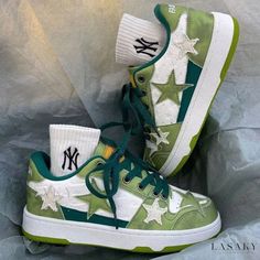 Lasaky - Pentagram Design Couple Casual Skate Shoes with Color Block Fashion Sports Shoes Cool Shoes Outfit, Black And Green Shoes, 2022 Shoes, Green Clothes, Green Core, Office Sneakers, Couple Sneakers, Cool Sneakers, Skateboard Fashion