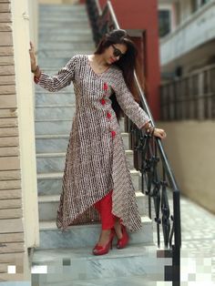 Kurti Lahriya Kurti Design, Kurti Designs Simple, Kurti Designs For Women, Simple Kurti, Indian Kurti Designs, Simple Kurti Designs, Gaun Fashion, Salwar Designs