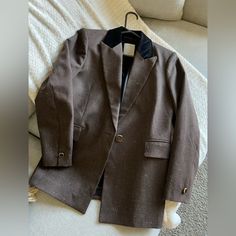 Like New Condition Luxury Brown Tweed Jacket With Pockets, Luxury Brown Outerwear With Suit Collar, Luxury Brown Tweed Jacket For Work, Luxury Brown Winter Blazer, Luxury Brown Blazer, Chic Brown Blazer With Suit Collar, Chic Brown Blazer With Pockets, Luxury Brown Sport Coat For Work, Brown Sport Coat With Suit Collar For Fall