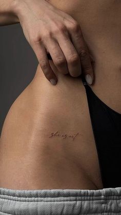 Minimal Back Tattoos For Women, Womens Minimalist Tattoos, Mini Rib Tattoo, Minimal Tatoos Idea Woman, Aesthetic Tatoos Woman, Minimalist Tattoo Hip, Hip Tattoo Placement For Women, Paradoxical Tattoo, Small Intimate Tattoo