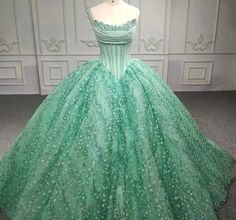 Green Quinceanera Dress, Princess Quinceanera Dresses, Tiana Wedding, Quinceanera Dresses Green, Quinceanera Gowns, Gown Fitted, Quince Stuff, Beaded Ball Gown, Green Quinceanera