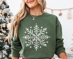 Cute Winter Sweater, Cute Winter Sweaters, Ski Sweatshirt, Preppy Sweatshirts, Snowflake Sweater, Women Ski, Cozy Season, Christmas Hoodie, Silver Snowflakes