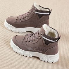 Look Casual Chic, Basic Boots, Brown Sneakers, Winter Snow Boots, Winter Boots Women, Boots And Sneakers, Designer Boots, Fashion Sneakers, Casual Shoes Women