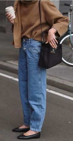 Fall Style at Different Price Points. Jeans Outfit For Work, Anouk Yve, Outfit Formulas, Daily Style, Mode Inspo, Fall Style