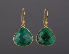 A pair of natural emerald stones set in gold plated bezel:1. Stone : emerald (natural gemstone)2. Stone size: 19 x 19 mm 3. earring total length ~ 36 mm4. bezel material: gold plated5. earring hook: gold plated6. if sending as a gift, a custom jewelry card printed with your own personalized message can be included. Packaged in my shop's premium gift box.Earrings of other stones/in other colors are available. Please browse my other earring listings or send you inquiry. Green Gemstone Earrings For Party, Green Birthstone Jewelry For Party, Emerald Gemstone Earrings For Party, Green May Birthstone Earrings For Formal Occasions, Green Earrings For Formal Events, May Birthstone, Dark Green Drop Earrings For Gift, Dark Green Drop Earrings As Gift, Green Formal Earrings For May Birthstone, Pear-shaped Emerald Earrings For Anniversary