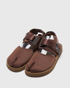 NAME: BITA-VCOLOR: BrownMATERIAL: UPPER SHELL / NylonFOOTBED / Vibram x SUICOKESOLE / Vibram 271P (Wedge Type) Women's size recommendation: We recommend going up a full size. If you are: US W5, please go with our US M4/W6 sizeUS W6, please go with our US M5/W7 sizeUS W7, please go with our US M6/W8 size Outfit Mood Board, Denim Studio, Formal Blazer, America And Canada, Track Suit, Urban Streetwear, Dress Shoe, Bags Travel, Web Store