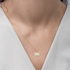 Crown Necklace, Silver Crown Necklace, Gold Crown Pendant, Royal Crown Charm, Princess Crown Necklace, Queen Necklace Handmade Crown Necklace Material: 925 Sterling Silver or 14K Gold Chain Length: 17 inches - (45cm) / 19 inches - (50cm) / 21 inches - (55cm) Chain Style: Cable Colour: Rose - Silver - Gold Pendant Size: 1,41cm X 0,90cm Minimalist Royal Crown Charm We Are a Jewelry Manufacturer, We Do Wholesale Custom Necklace Bracelet Earrings Rings And Others All The Jewelry We Produce From 925 Yellow Gold Crown Jewelry, Fine Jewelry Pendant Necklace For Birthday, Anniversary Silver Necklace With Crown Design, Gold Necklaces With Crown Design For Gifts, 14k Gold Crown Design Jewelry As A Gift, Dainty Jewelry With Crown Design For Gift, 14k Gold Jewelry With Crown Design For Gift, Dainty Jewelry With Crown Design As Gift, Silver Jewelry With Crown Design In 14k Gold