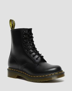 1460 Women's Smooth Leather Lace Up Boots in Black | Dr. Martens Dc Marten, Dm Outfits, Doctor Martens, Slytherin Fashion, Martin Shoes, Black Dr Martens, Shoe Brushes, Leather Lace Up Boots, Birthday Wishlist