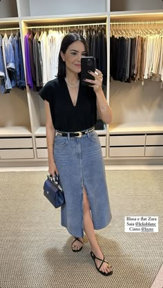 Casual Chic Outfit Summer, Outfit Informal, White Pants Outfit, Casual Work Outfits Women, Modesty Outfits, Denim Skirt Outfits, Classic Style Outfits, Casual Outfit Inspiration